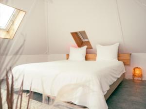 Postel nebo postele na pokoji v ubytování Op Oost Boutique hotel & Restaurant het Kook Atelier