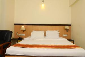 Postel nebo postele na pokoji v ubytování Hotel Shrie Shaanth