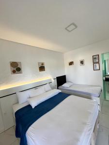 a bedroom with two beds in a room at Marlindo Hospedagem in Penha