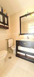 A bathroom at La Casita de Guía by Sanlúcar Housing