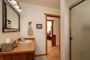 a bathroom with a sink and a mirror at The Gemstone Grand by Leavetown Vacations in Grand Lake