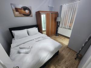 Postel nebo postele na pokoji v ubytování Taxim No1 Suites