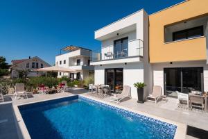 Bazén v ubytovaní Apartments Villa Adriana II alebo v jeho blízkosti