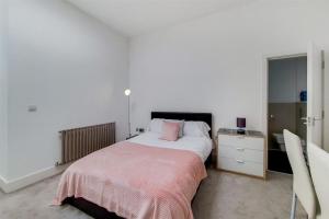 Voodi või voodid majutusasutuse Luxurious 4 Bedroom Entire Flat in King's Cross toas