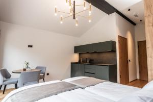 Såndgøld Alpine Glamping客房内的一张或多张床位