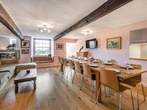 Μια τηλεόραση ή/και κέντρο ψυχαγωγίας στο Greenbank Farm House