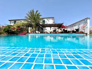 Бассейн в Wonderful Villa with heated infinity pool, Ocean View in Tenerife South или поблизости