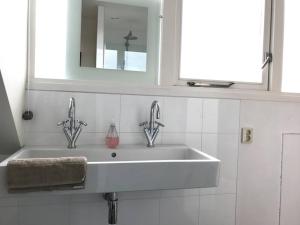 Koupelna v ubytování Loft met veel zonlicht