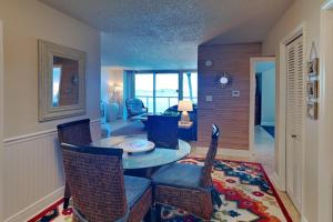 Khu vực ghế ngồi tại Sabine Yacht & Racquet #2B