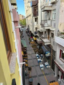 an overhead view of a city street with buildings at Efe Can Apart Otel in Canakkale