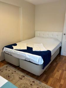 a small bedroom with a bed with a blue blanket at Efe Can Apart Otel in Canakkale