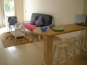 a living room with a table and a couch at Dream Away Luxor in Al Marīs