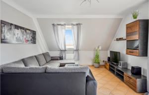 a living room with a couch and a tv at Stunning Apartment In Wendisch Evern With Wifi in Wendisch Evern