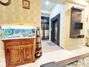 a large fish tank in a room with a large aquarium at Hotel Panchsheel inn in Ajmer