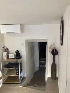 a white room with a hallway with a vase at Appartement T1 renové in Gigean