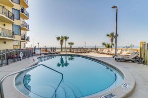 een groot zwembad voor een appartementencomplex bij Sunbird E711 in Panama City Beach