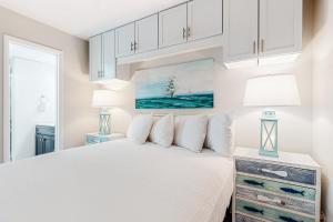 En eller flere senge i et værelse på Sunbird E304 + 14 billeder