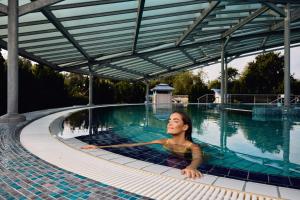 The swimming pool at or close to Rubin Relax Apartman