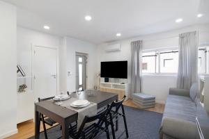 Μια τηλεόραση ή/και κέντρο ψυχαγωγίας στο Telmus Villa