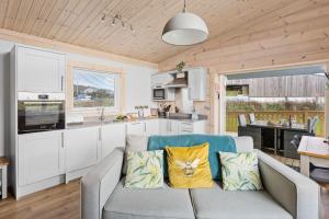 Gallery image of Hayditch, Great Field Lodges in Braunton +17 photos