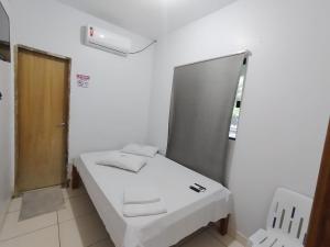 Uma cama ou camas num quarto em Hotel Oliveira 44
