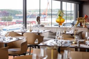 Restoran või mõni muu söögikoht majutusasutuses Hotel Riverton