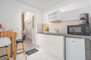 Eldhús eða eldhúskrókur á Heliconia - Appt avec piscine partagée