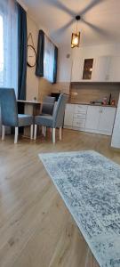 A kitchen or kitchenette at Sumski san 5