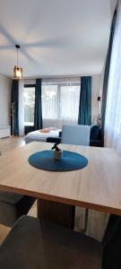 A seating area at Sumski san 5