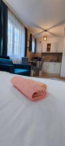 A bed or beds in a room at Sumski san 5
