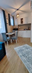 A kitchen or kitchenette at Sumski san 5