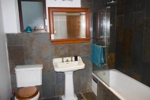 a bathroom with a sink and a toilet and a shower at Casa Cartagena en acantilado in Cartagena