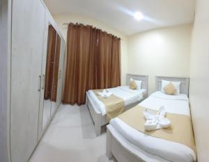 Postel nebo postele na pokoji v ubytování Al Khaleej Plaza Furnished Apartments LLC