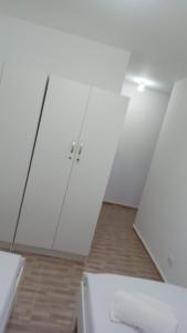 Cama ou camas em um quarto em Hostel Residencial Botânico