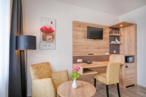 TV a/nebo společenská místnost v ubytování Hotel Wiehen-Therme
