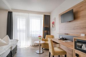 TV a/nebo společenská místnost v ubytování Hotel Wiehen-Therme