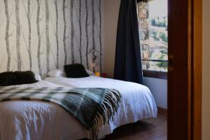 Rúm í herbergi á Apartaments Sant Bernat