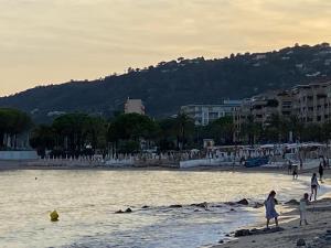 a group of people playing in the water at the beach at Maisonnette, accès direct plage, entre Cannes & Antibes in Vallauris