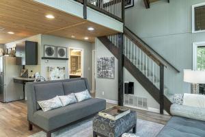 Gallery image of Treetop Getaway by Sarah Bernard Chalets in Innsbrook