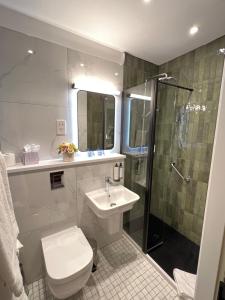 Baðherbergi á Waterloo Town House & Suites