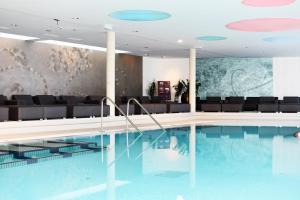 Bazén v ubytování Hotel AVIVA - für Singles & Alleinreisende nebo v jeho okolí