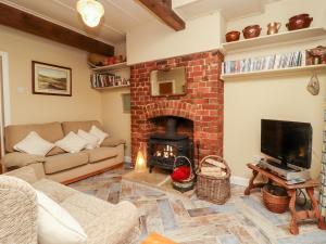 Ruang duduk di Oak Cottage