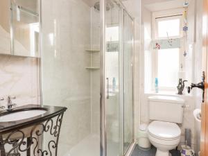 Bilik mandi di Oak Cottage +20 gambar
