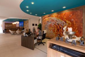 Vstupní hala nebo recepce v ubytování Hotel AVIVA - für Singles & Alleinreisende + 37 fotografií