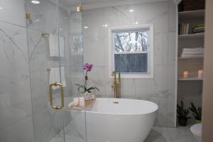 Ένα μπάνιο στο Hudson Valley Cottage Rental 3 bedrooms Monroe NY +34 φωτογραφίες