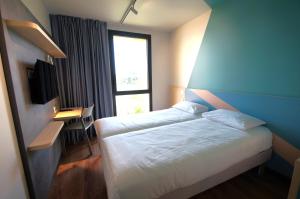 Postel nebo postele na pokoji v ubytování ibis budget Loudéac Vélodrome