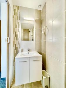 Koupelna v ubytování 2 Maisons - Le Tranquille - Jardin - Terrasse - BBQ