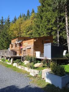 a log cabin in the woods with a driveway at Chalet coccinelle Domaine de la Mamounette in Champclause