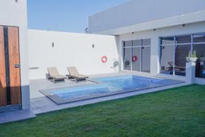 a swimming pool in the backyard of a house at Hadeer Chalet in Riyadh