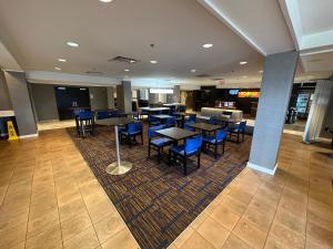 a restaurant with tables and chairs in a lobby at Sonesta Select Durham Research Triangle Park in Durham